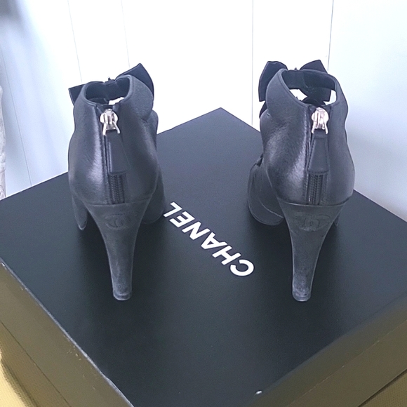 CHANEL Comet Heels - Picture 4 of 9